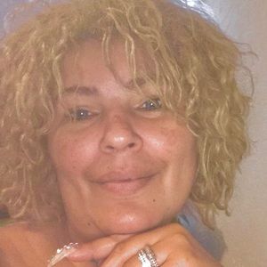 Meet your Posher, Dina